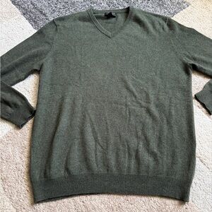 Club Room Olive Green Men’s V-Neck Cashmere Sweater- XL